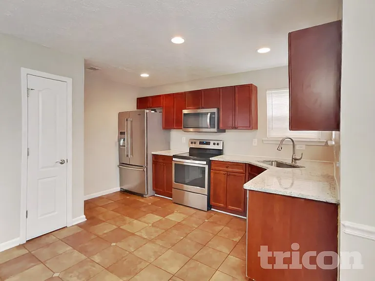 501 Homey Dr — Photo 4