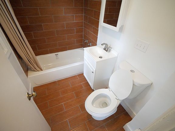 5th image of 2709 Midwood St #2709