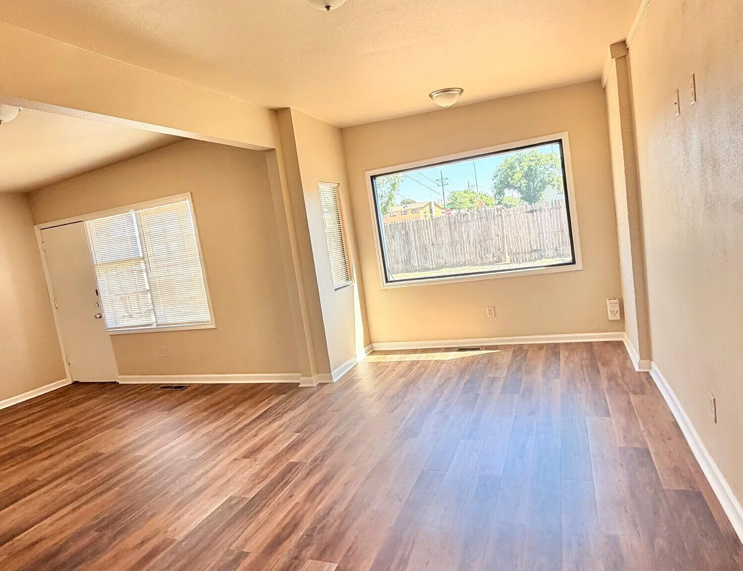 3 bed, 2.0 bath, 1176 sqft, $1,300 — Photo 4