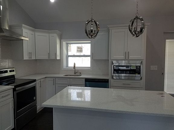 4th image of 7 Pinetop Dr