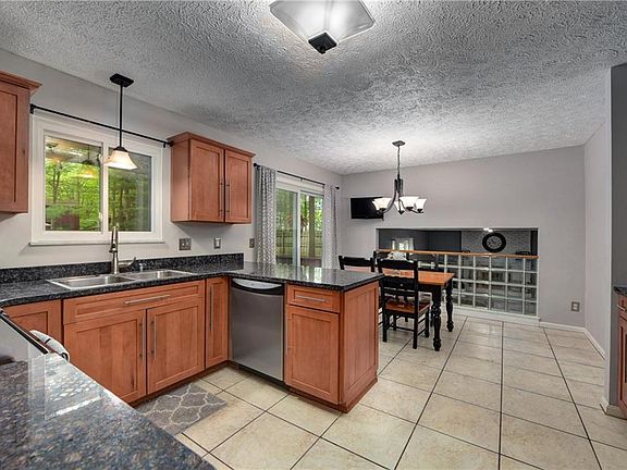 5th image of 27831 Blossom Blvd