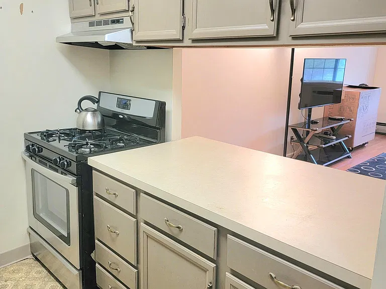 2 Elmwood Park Dr #322 — Photo 25