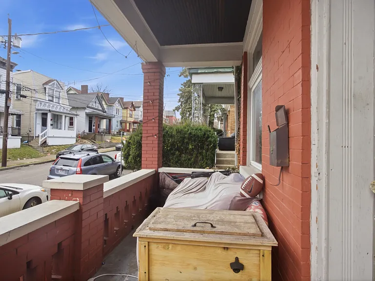 2328 Stratford Ave — Photo 2