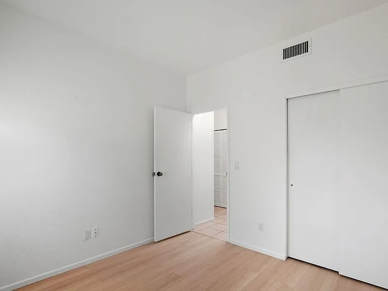 5565 N Sapphire Dr — Photo 8