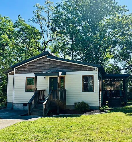 1521 Wendell Ave Photo 1