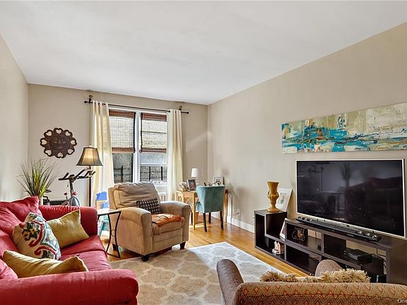 3rd image of 836 Palisade Ave APT 1I
