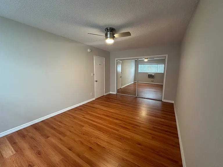 1023 N Laurel Ave — Photo 17
