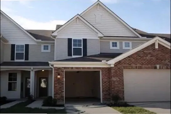 2099 Commons Cir — Photo 1
