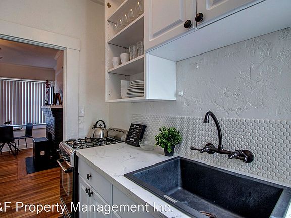 5th image of 411 N Juniper St