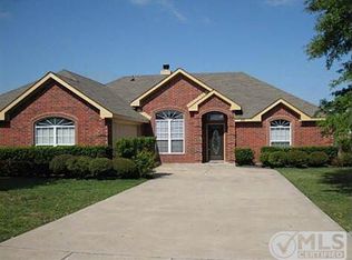 221 Cobblestone Cir, Red Oak, TX 75154