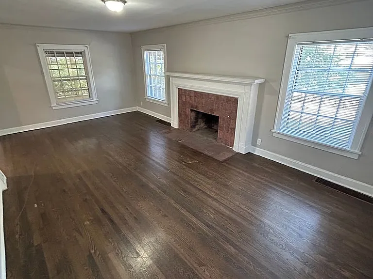 5411 Rockhill Rd — Photo 2