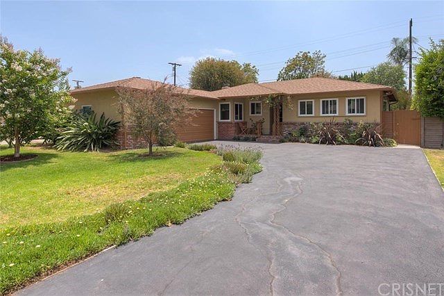 Welcome to 17138 Gault St. Lake Balboa Come on