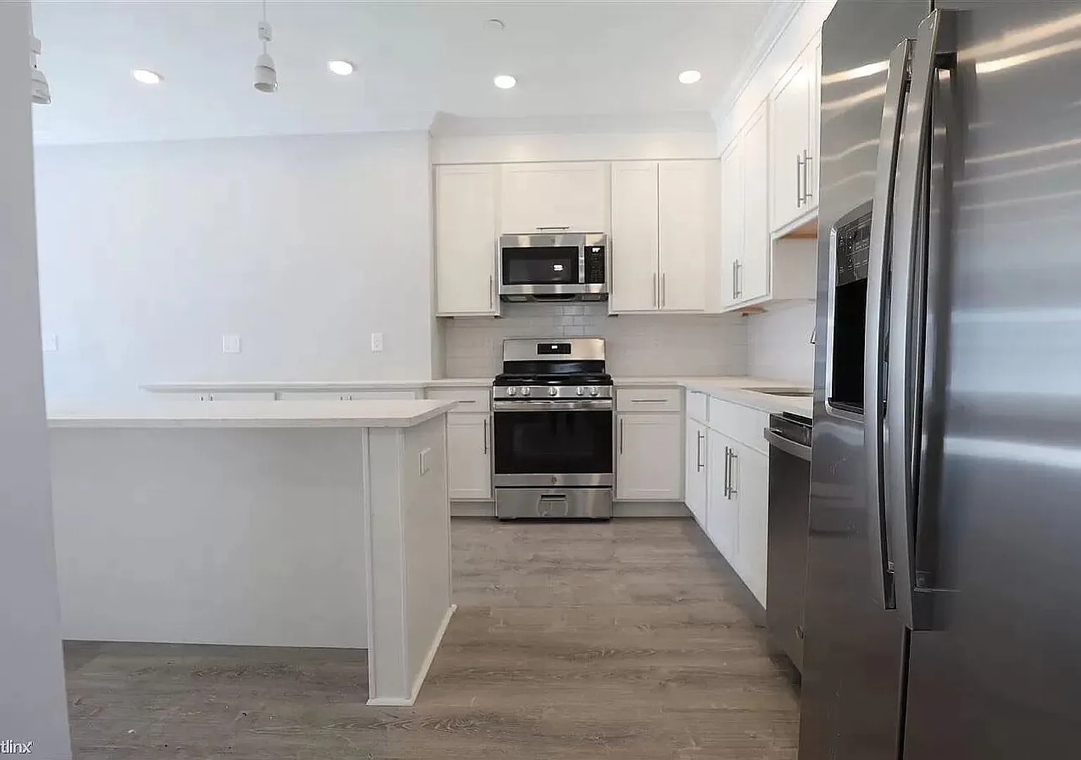 No Fee Recently Renovated Brighton 2 Bed/2 Bath With Parking Included — Photo 2