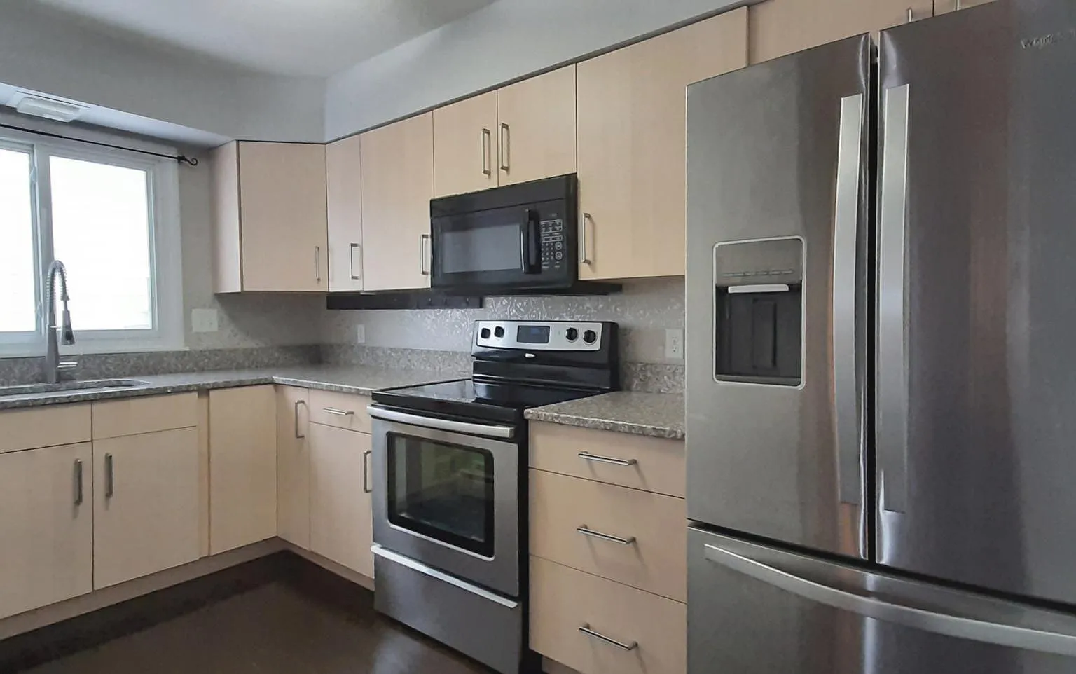 2 bed, 900 sqft, $1,400 — Photo 2