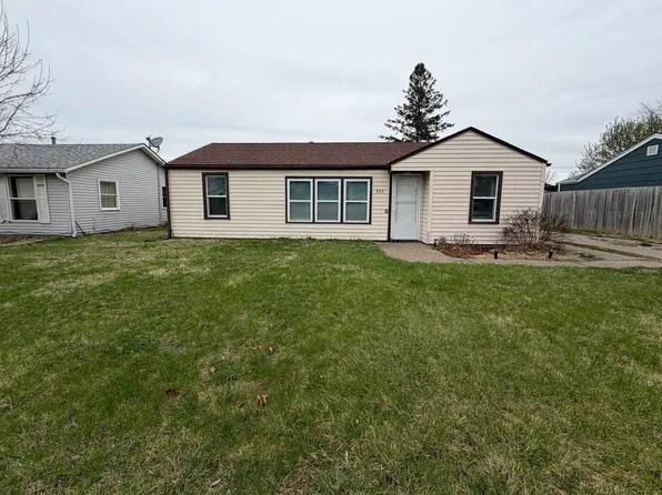 535 15th Ave, Silvis, IL 61282
