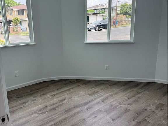 4th image of 2141 N School St