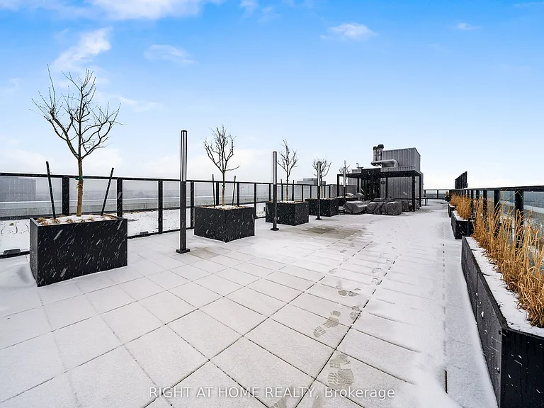 2720 Dundas St W #520 — Photo 21