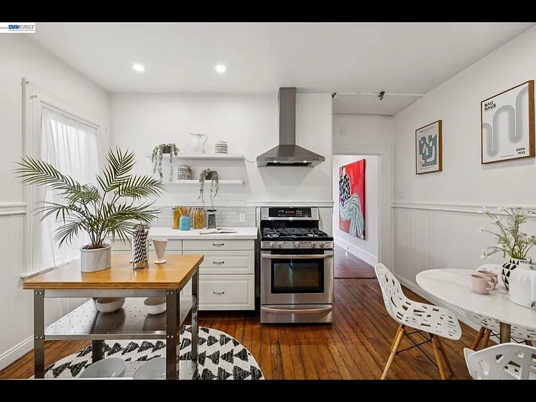 825 57th St #B — Photo 4