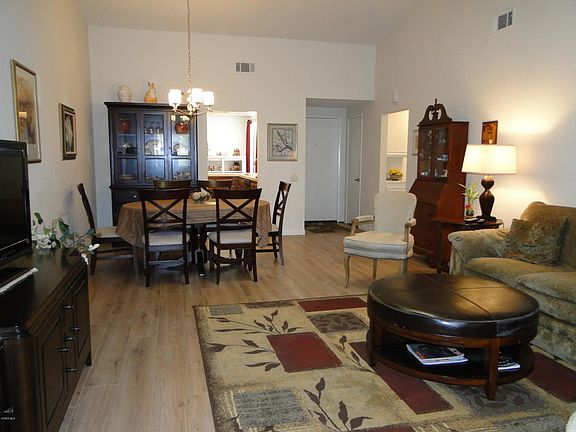 4th image of 33212 Village 33