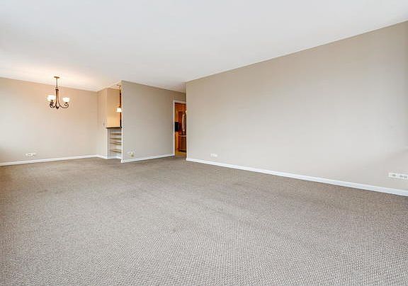 4th image of 88 W Schiller St APT 1601