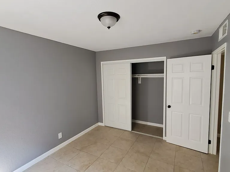 10037 Samoa Ave — Photo 5
