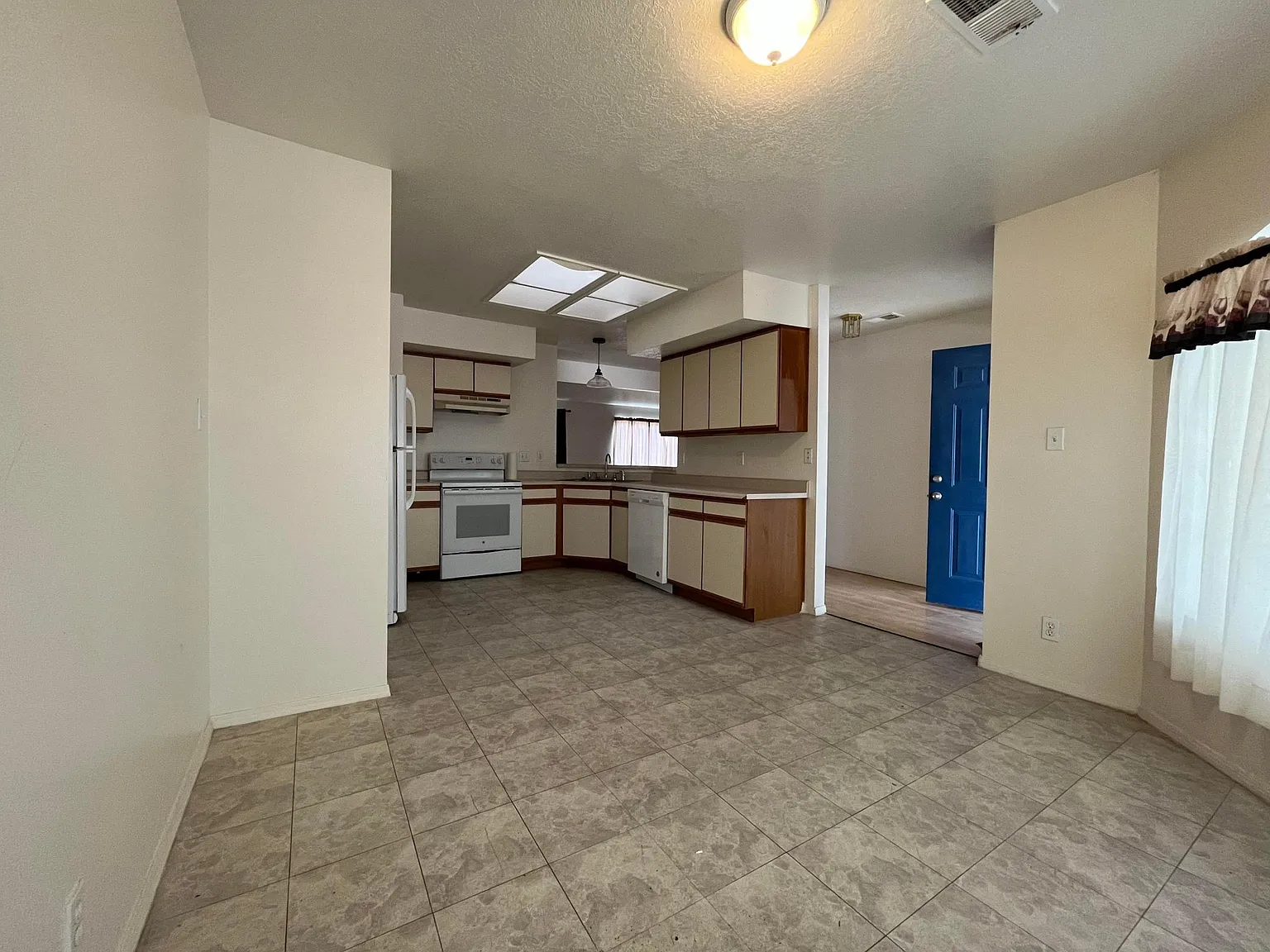3 bed, 1393 sqft, $1,700 — Photo 3