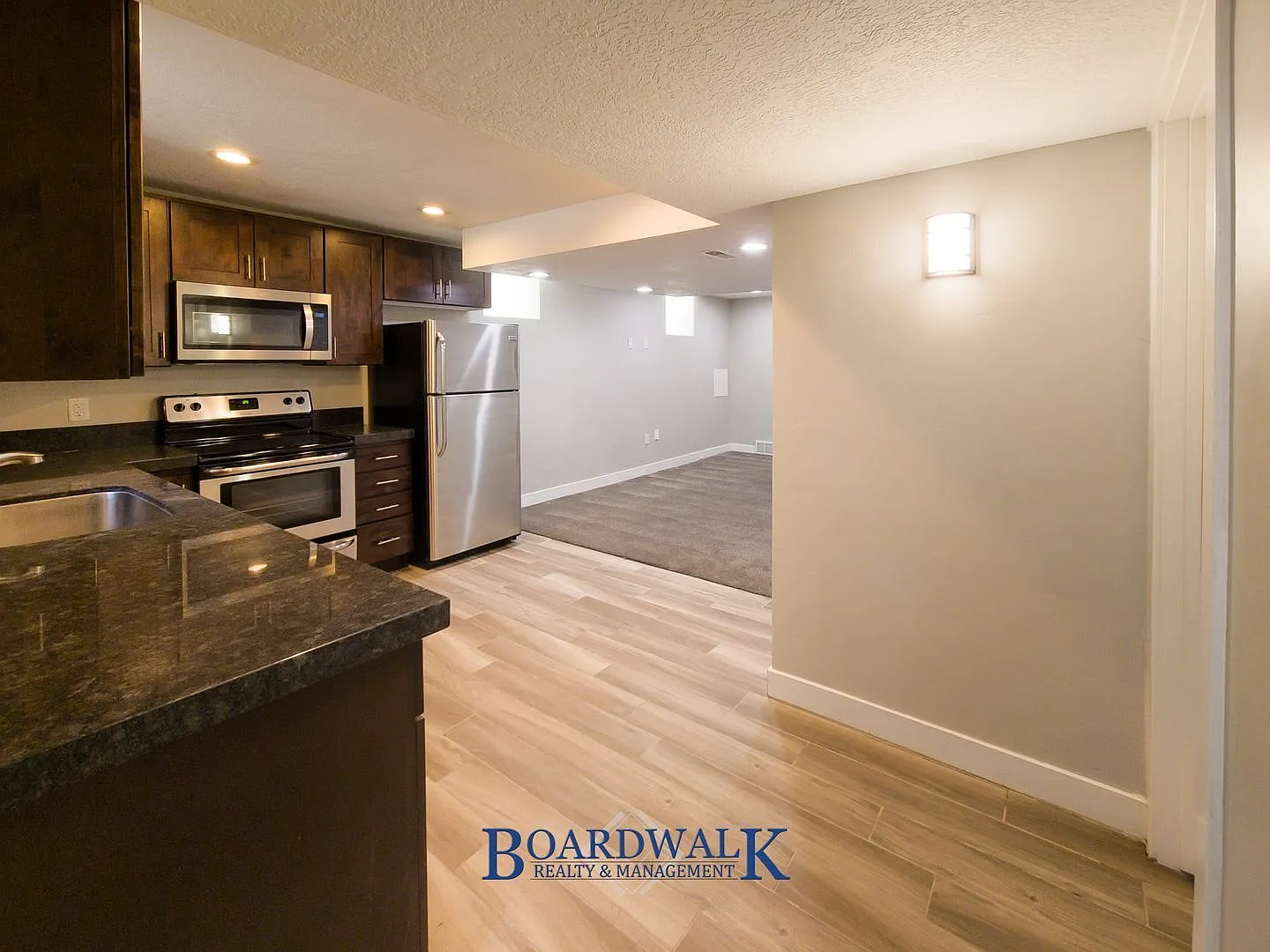 3 bed, 1.0 bath, 1300 sqft, $1,699 — Photo 4