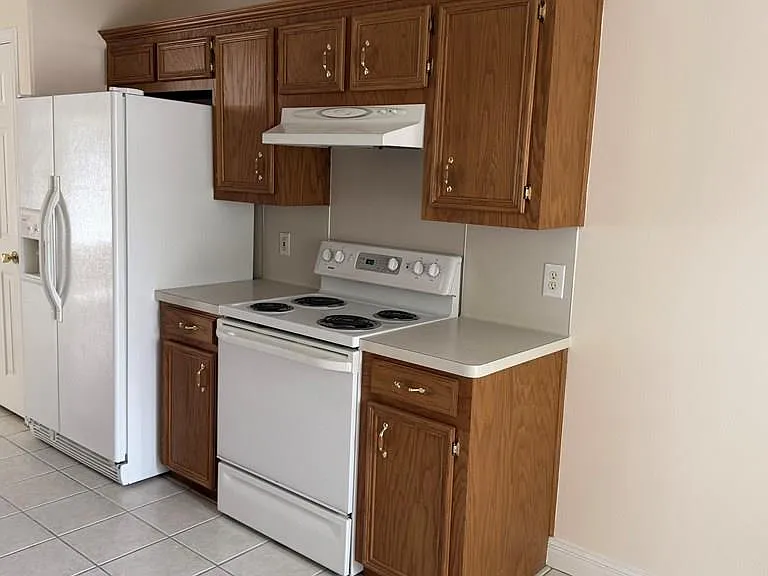 2034 Toluca Dr — Photo 4