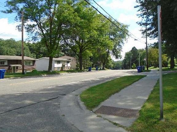 Exterior Neighborhood (street photo)