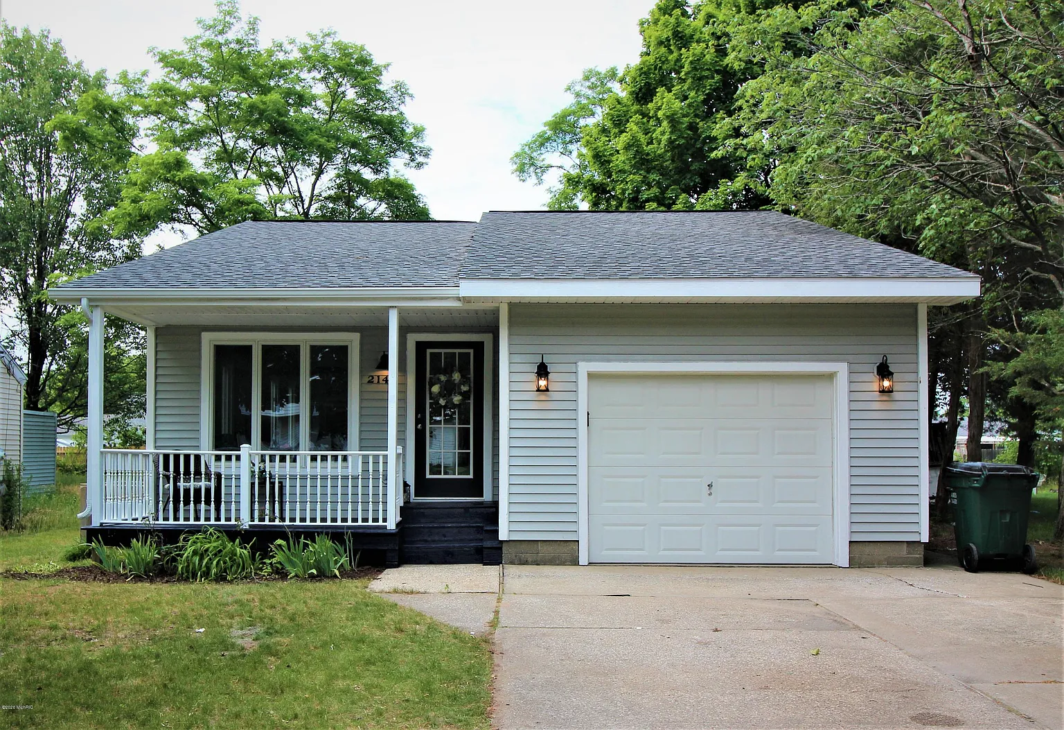 2148 Columbus Ave photo 1