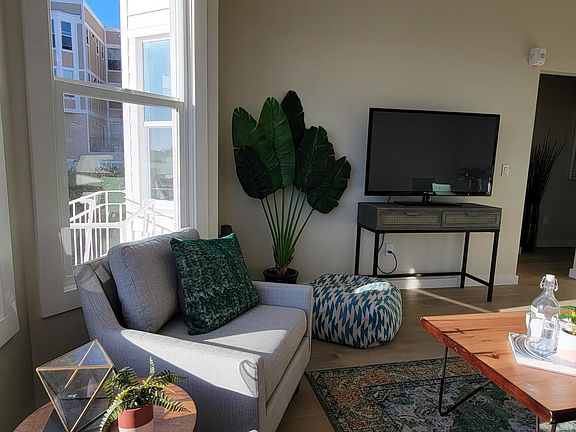 5th image of 1811 Leavenworth St #5