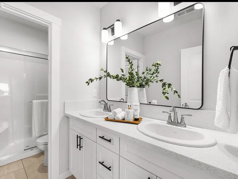8807 N Dwight Ave — Photo 6