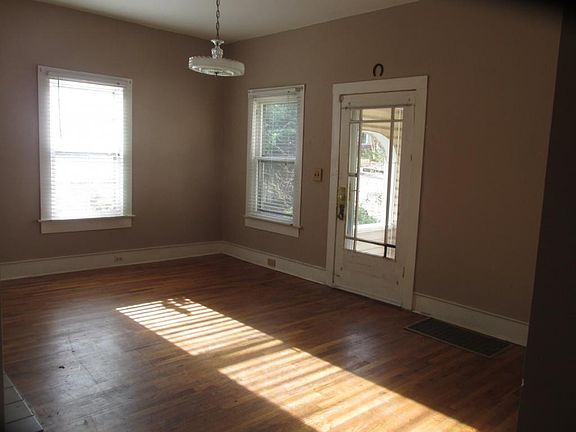 4th image of 220 Holston