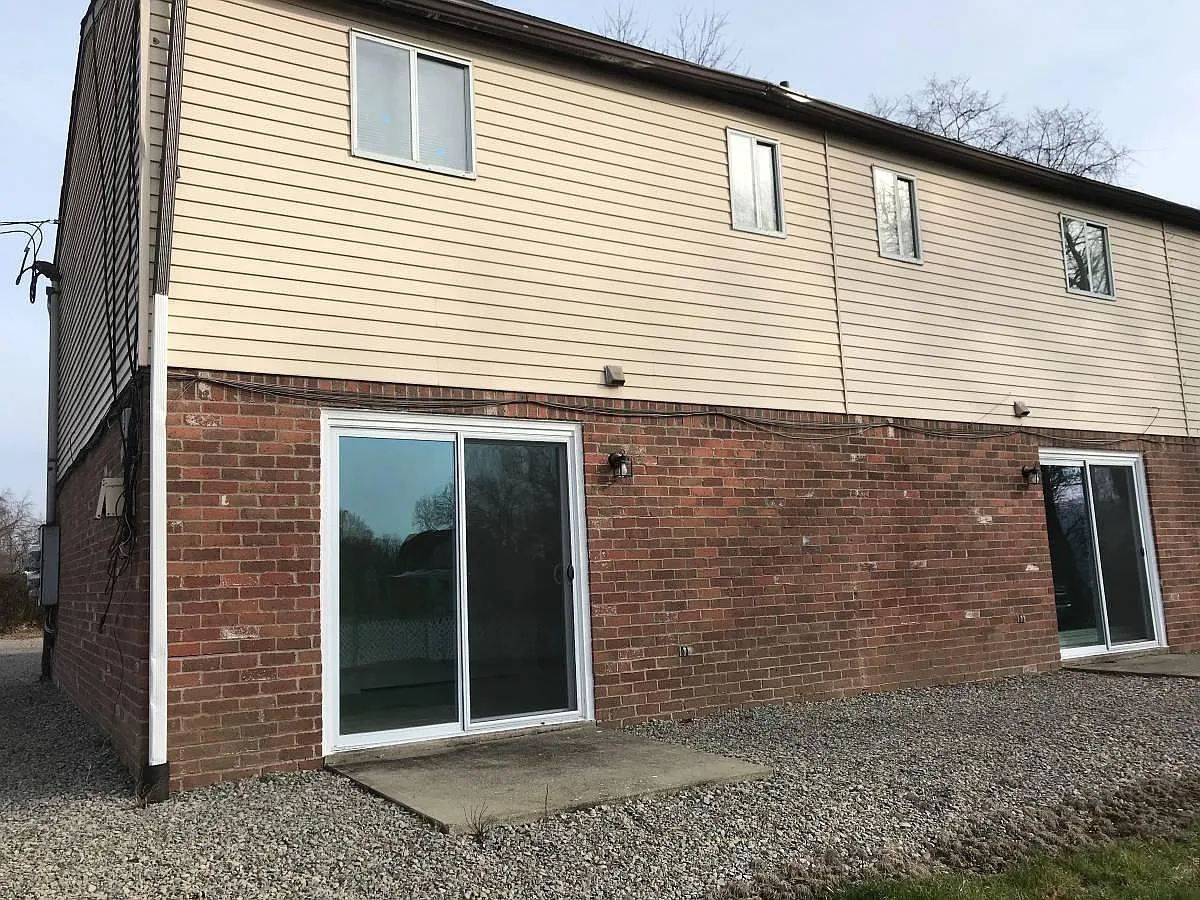 2 bed, 988 sqft, $1,075 — Photo 3
