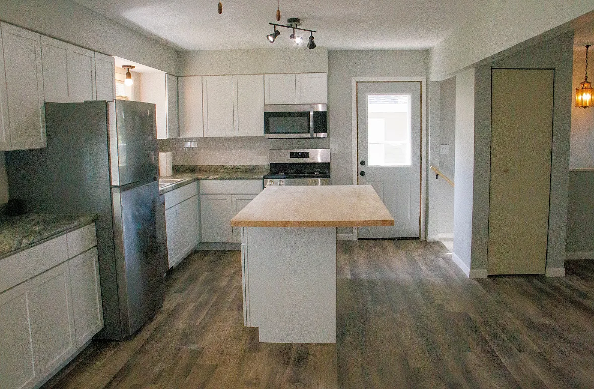 Mica Trl, Eagan — Photo 2