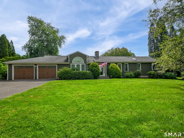 5 Taunton Lake Drive, Newtown, CT 06470