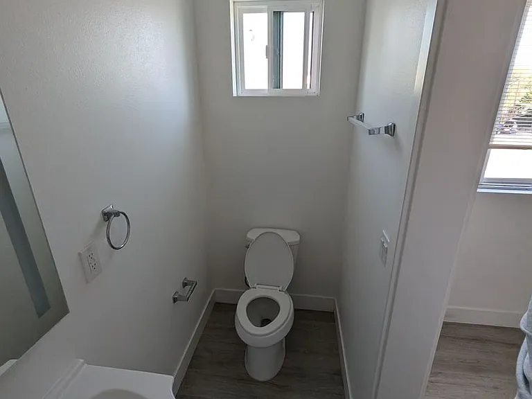 1571 W 37th Pl — Photo 10