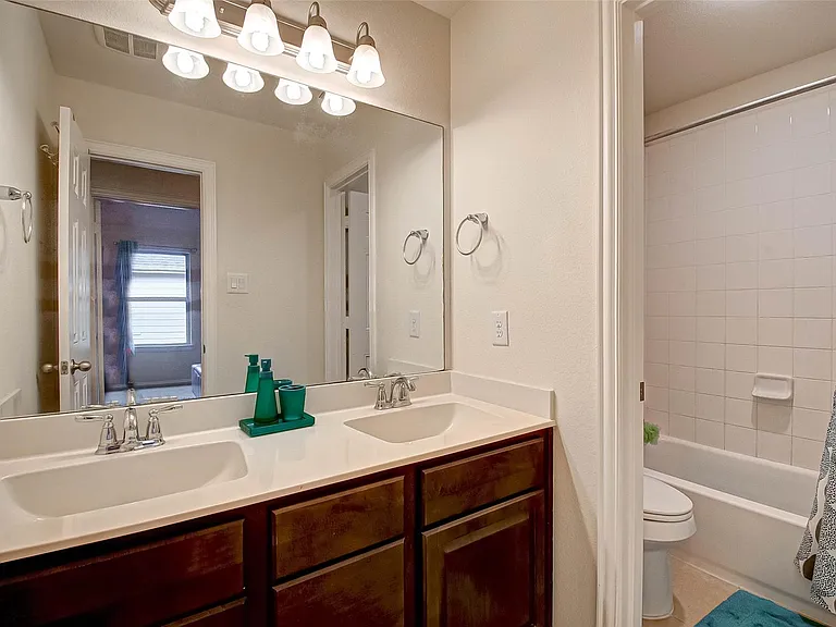 8219 Peppervine Ct — Photo 32