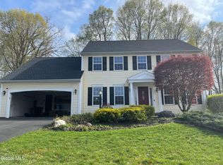 227 S Springhurst Dr, East Greenbush, NY 12061