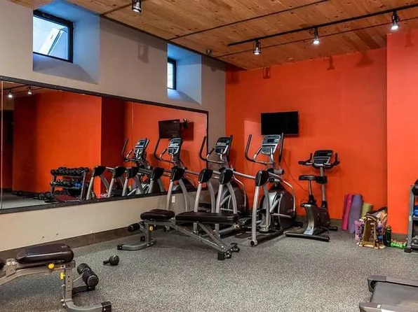 949 Willoughby Avenue image 11 of 13