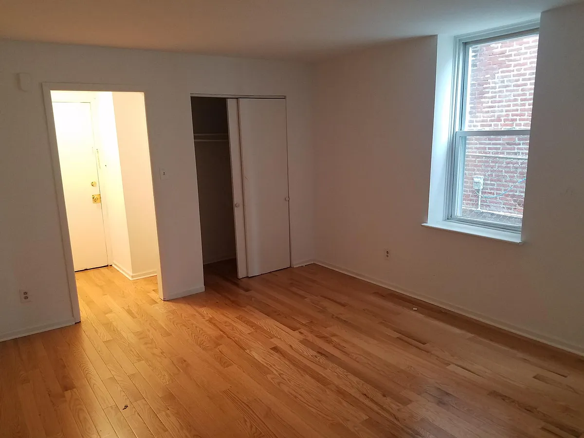 Building Photo - 719 Corinthian Ave #1R