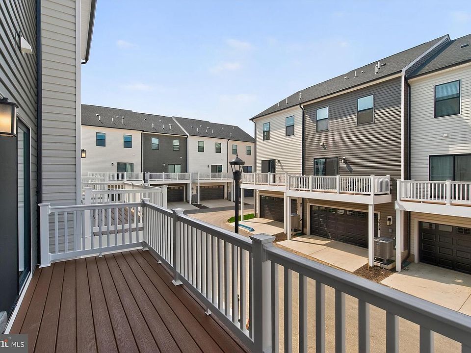 2nd image of 5225 Manor Park Dr