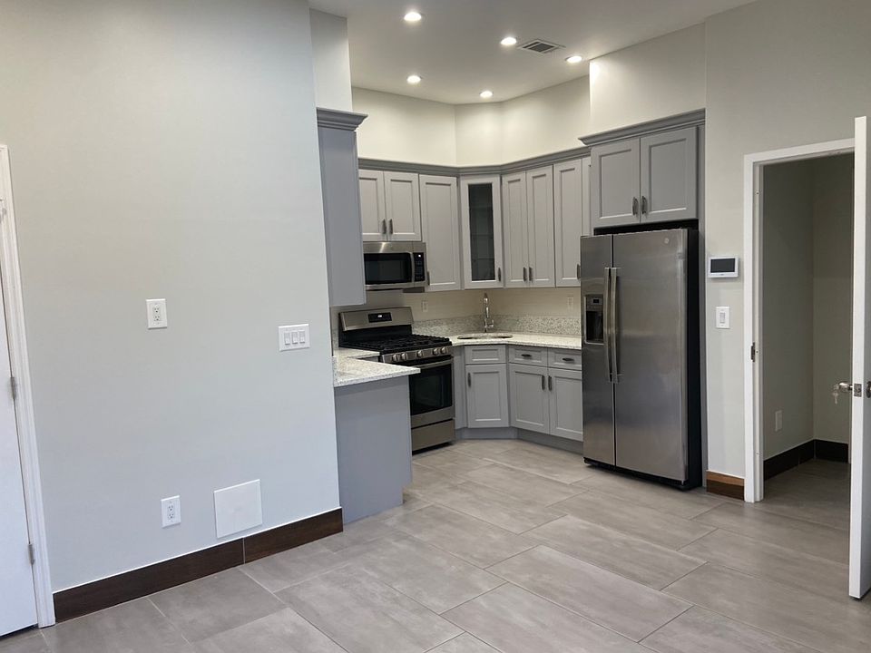 2nd image of 4369 162nd St #2FLOOOR