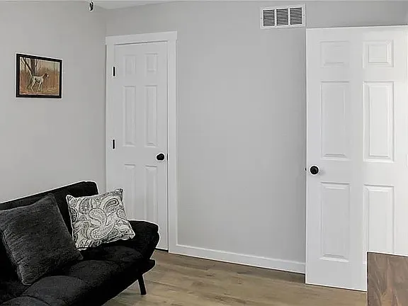 726 W Broadway St — Photo 14