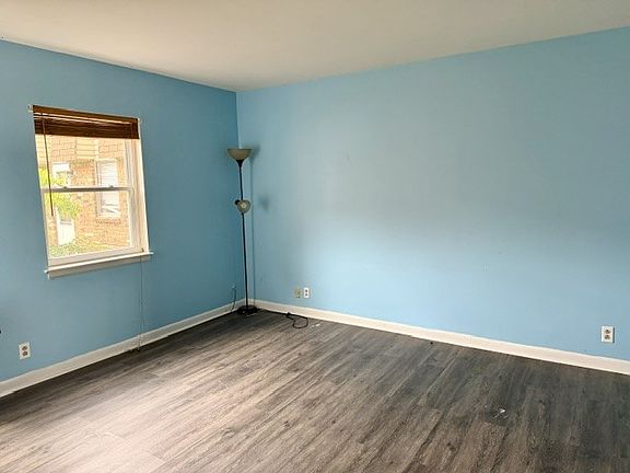 5th image of 370 Wallace Rd APT F11