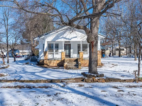 381 W 4th St, Booneville, AR 72927