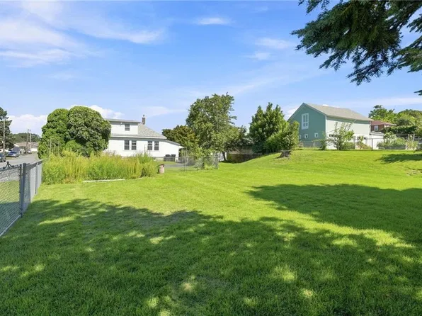 7 Old Whipple St, Cumberland, RI 02864