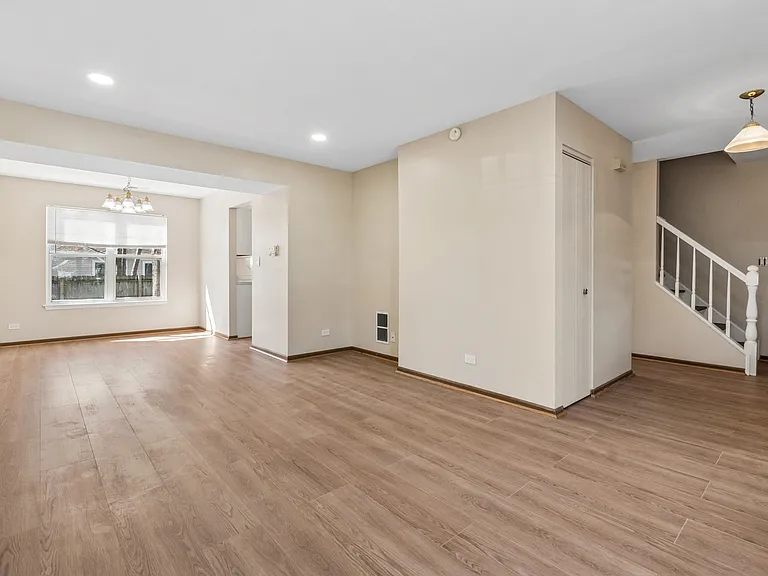 1317 Spalding Dr — Photo 2