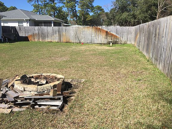 5th image of 208 Green Dr