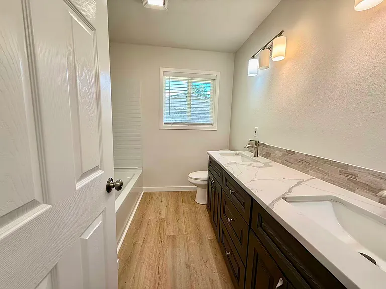 10919 SE 5th St — Photo 6
